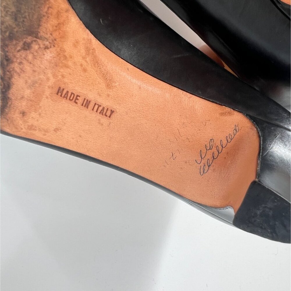 Vintage Salvatore Ferragamo Black Pumps with Gold Accent Size 8.5 B - Picture 9 of 13